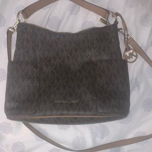 Micheal Kors purse / handbag